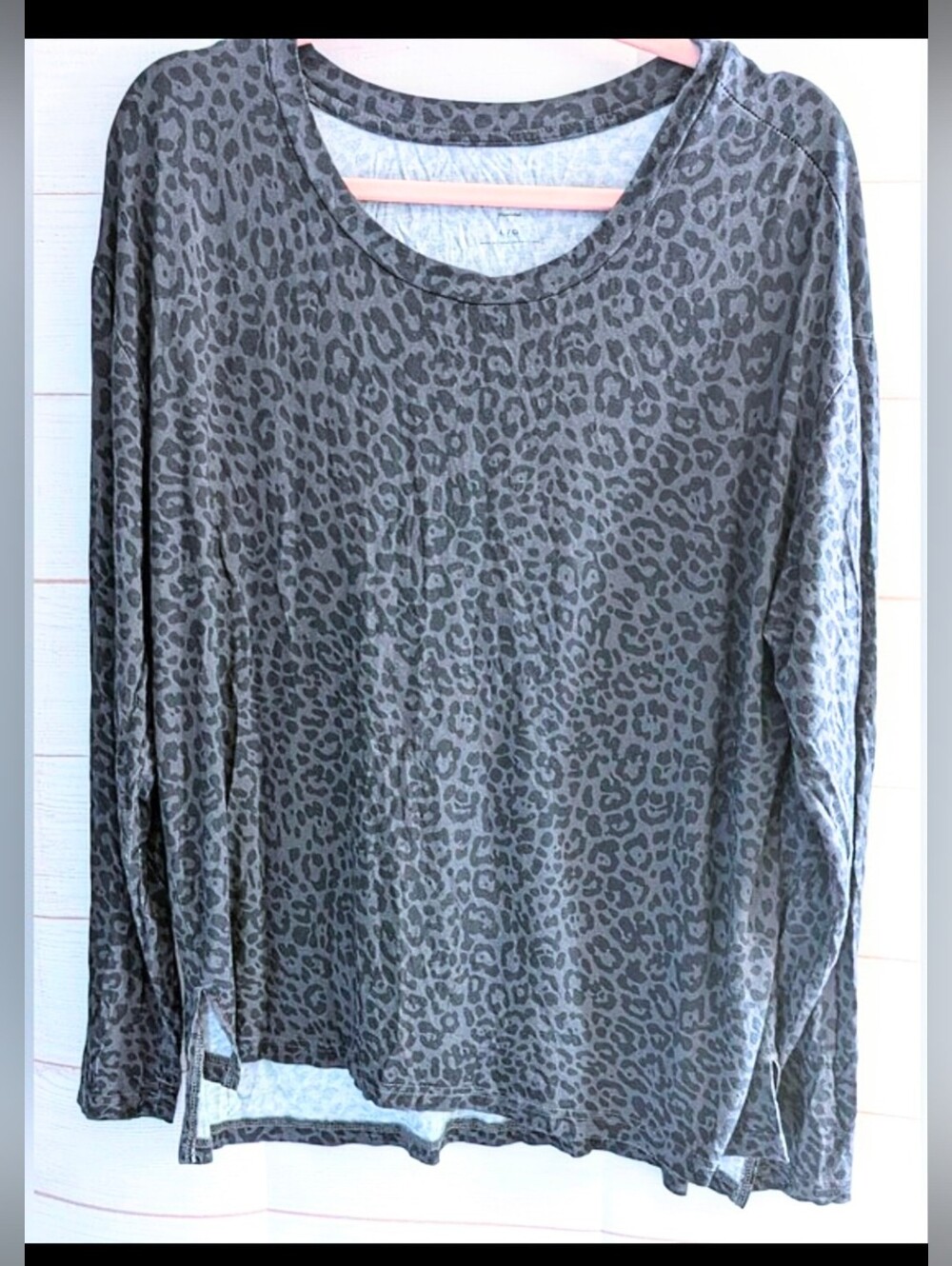 Laurier & CO. Charcoal Gray 🩶 Leopard 🐆 🐆 😲 Print Super Soft Long-Sleeve Top